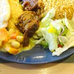 ロイヤルグリーン レストランアンドバー - スペシャルプレート(豆カレー、ナスと干し魚カレー、パイナップルサラダ)