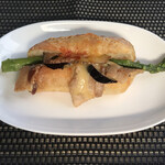 木輪 - 豚バラと甘味噌野菜のリュスティック(335円)