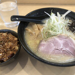 二代目 女がじゅまる - 味噌ラーメンとプチ丼