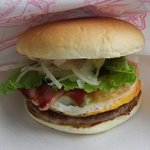 ログキット 佐世保大塔店 - ベーコンエッグバーガー　３９０円　（２０１２年５月現在）