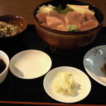 土浦魚市場 - 中トロ丼 1,000円のお膳全体