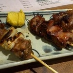 Ganso Yakitori Kushi Hacchin - 親鳥もも、カシラ味噌、タン味噌。