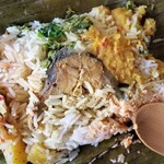 バダピリラ - バナナの葉に包んだスリランカ弁当（冷凍、フィッシュ）