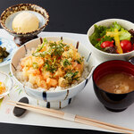 海鲜炸蓋飯 *預計 6 月 1 日起重新營業。 *