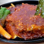 くまのフライパン - ポークチャップ。昆布が立ってます。おそらく地元の三石昆布