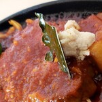 くまのフライパン - ポークチャップ。昆布の後ろには山わさび