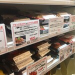 ブォングスタイオ - 店の奥にテイクアウト用の調理済み食品が並べられていました