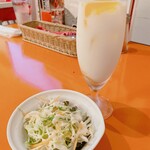 サリナ - サラダ、マンゴーラッシー