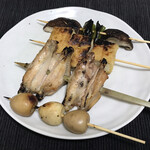 Yakitori Hachiman - 手羽先、うずら、油揚げ、野菜