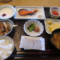 和食 からまつ - 和朝食　２２００円　　ドリンクは別料金・・・