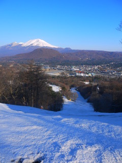 Japanese cuisine  Karatsu - 朝の軽井沢と浅間山　　リフトは動いていないので歩いて登ってみました。