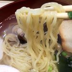 青森 十三湖本家しじみらーめん - 白っぽいちぢれ麺