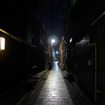 Nihonshu Makoto - （おまけ）小雨に濡れる、ひがし茶屋街の小路。この風情！