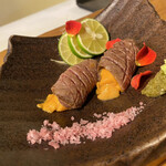 秀徳 2号店 - 尾崎牛の炙り　ウニと共に