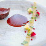 アジュール フォーティーファイブ - ランチコース 8200円 の北海道の蝦夷鹿のロースト