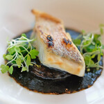 アジュール フォーティーファイブ - ランチコース 8200円 の甘鯛のポワレ