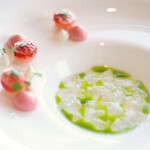 アジュール フォーティーファイブ - ランチコース 8200円 のライチリキュールのジュレ 苺添え