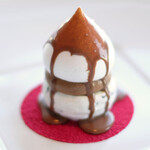 アジュール フォーティーファイブ - ランチコース 8200円 のドモリショコラ ソフトメレンゲ カルダモン