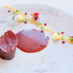 アジュール フォーティーファイブ - ランチコース 8200円 の北海道の蝦夷鹿のロースト