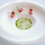 アジュール フォーティーファイブ - ランチコース 8200円 のライチリキュールのジュレ 苺添え