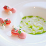 アジュール フォーティーファイブ - ランチコース 8200円 のライチリキュールのジュレ 苺添え