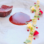 アジュール フォーティーファイブ - ランチコース 8200円 の北海道の蝦夷鹿のロースト