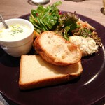 キッチンリブス - サラダ・スープ・パン