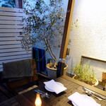 リストランテ ピッツェリア ジャンカルロ トウキョウ - テラスのテーブル