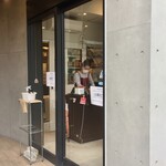 BOULANGERIE AMONNIER - 白山上交差点そば　コンクリート打ちっ放しの建物の1階にパン屋発見！