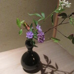 寿司つばさ - 野の花に迎えられる