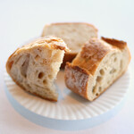 アジュール フォーティーファイブ - ランチコース 8200円 のパン