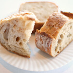 アジュール フォーティーファイブ - ランチコース 8200円 のパン