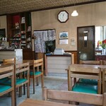 ラク亭 - 経年を感じますが、それこそ老舗の証