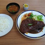 ラク亭 - スカロップ(1000円)、ライス(220円)、赤だし付き