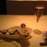 フィッシュ＆オイスターバー - 日本の牡蠣には、シャンパン！アメリカクマモトにはちょと黒胡椒を掛けて！