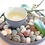 アジュール フォーティーファイブ - ランチコース 8200円 の蕪のコンソメスープ