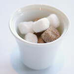 アジュール フォーティーファイブ - ランチコース 8200円 の角砂糖