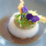 アジュール フォーティーファイブ - ランチコース 8200円 の菊芋と卵黄のメレンゲ仕立て