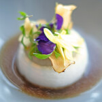 アジュール フォーティーファイブ - ランチコース 8200円 の菊芋と卵黄のメレンゲ仕立て
