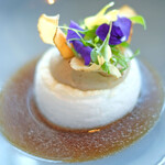 アジュール フォーティーファイブ - ランチコース 8200円 の菊芋と卵黄のメレンゲ仕立て