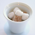 アジュール フォーティーファイブ - ランチコース 8200円 の角砂糖