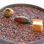 アジュール フォーティーファイブ - ランチコース 8200円 の小菓子