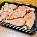 肉山 富山 - 熊本県産あか牛のローストビーフ丼
            肉バッジ