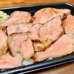 肉山 富山 - 熊本県産あか牛のローストビーフ丼