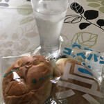 メロンパン - ☆チーズクリームパンと呉氏のコッペパン(税抜185円)