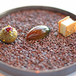 アジュール フォーティーファイブ - ランチコース 8200円 の小菓子