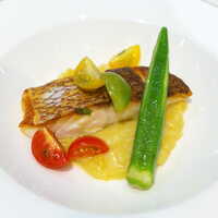 東京會舘 銀座スカイラウンジ - メニューにはリゾットとあるが、マッシュポテトでは？ カレー風味なのも夏らしい