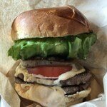 ビトウィーン ザ ブレッド - ハンバーガー