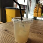 ビトウィーン ザ ブレッド - ピーチジュース