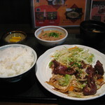 Kumamoto Horumon - 「馬肉のほっぺ焼き定食」（750円）+「馬ホルモン煮込み（小）」（+100円）